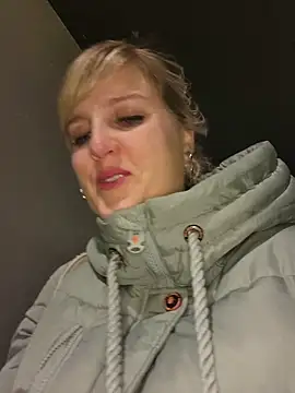 Sexybiene969 live sex cam