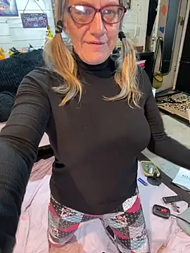 TrenaAnne live sex cam