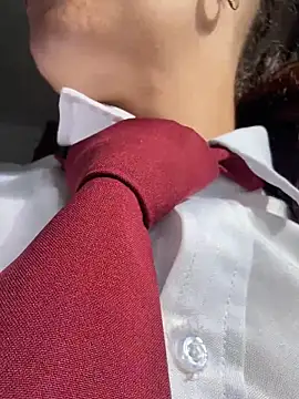 Alysson-- live sex cam