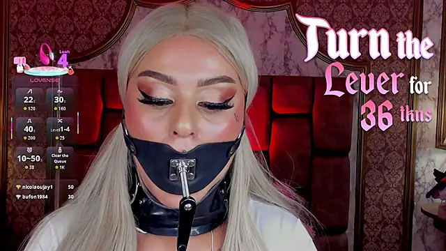 SoffiQueen live sex cam