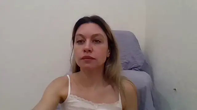 Little_Milf_5 live sex cam