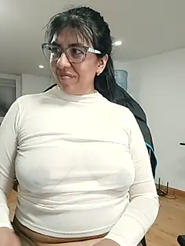 aisha_latina live sex cam