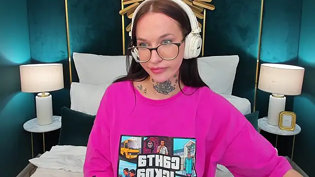 SarahLust's Stripchat show and profile