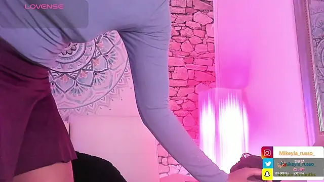 Mikeyla-Russo's Stripchat show and profile