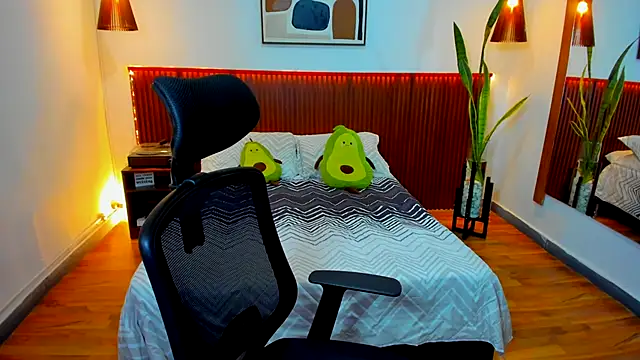 KatherineBond's Stripchat show and profile