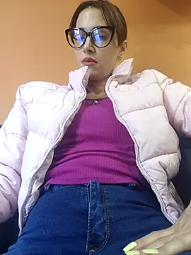 Irresistible24 live sex cam