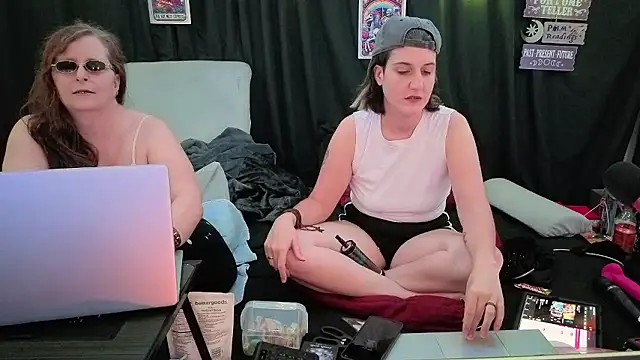 Bella_and_Marie live sex cam