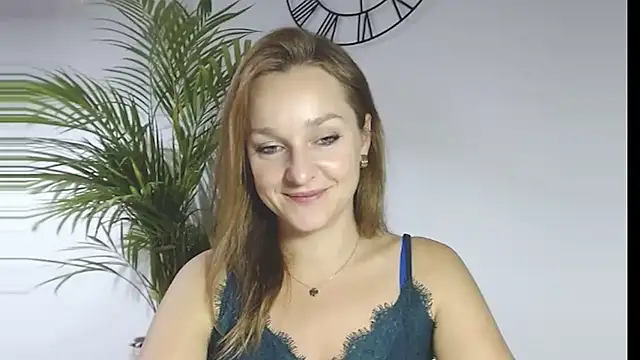 AliciaDesire live sex cam