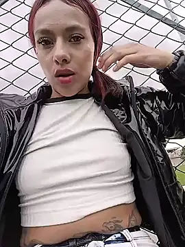 Emilyy-18 live sex cam