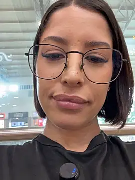 luvely_unique_ live sex cam