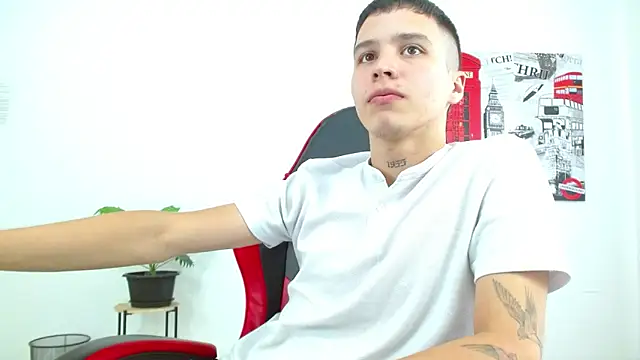 Cumandres18 live sex cam