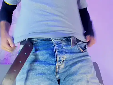 tuyo1995 live sex cam