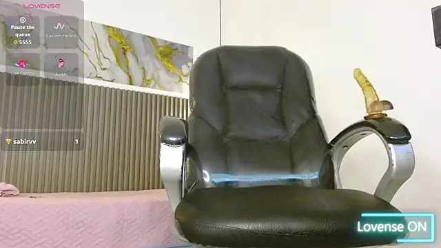 Dyla_n18 live sex cam