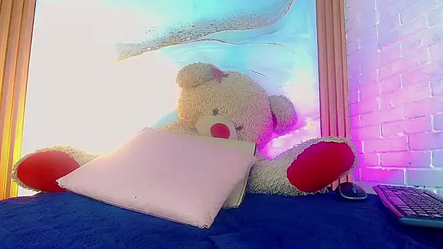 CoralineSweett live sex cam