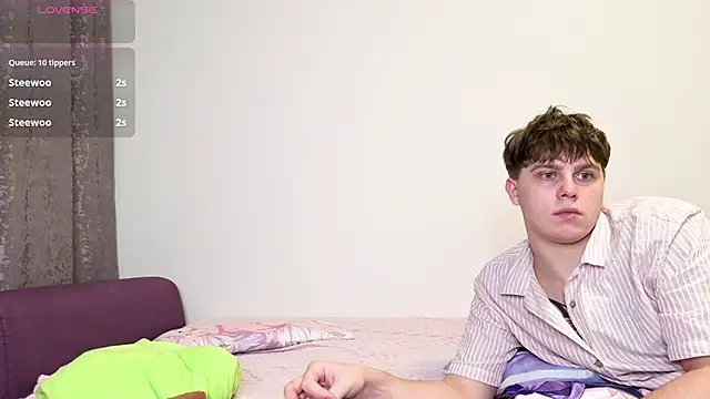 Emily_and_Ilumi live sex cam