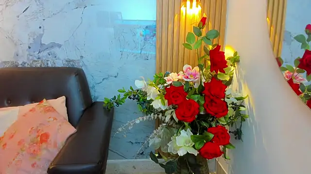 Nayla_Monroee live sex cam