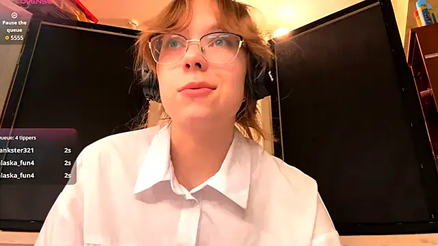 JuneCooper live sex cam