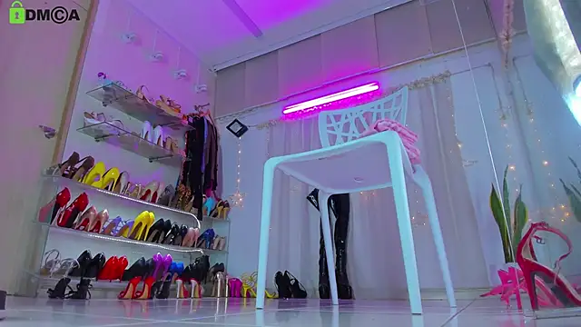 kendrarioss's Stripchat show and profile