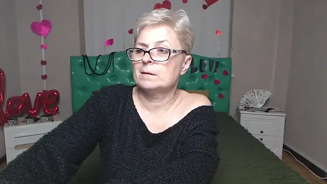 EmiliaGree live sex cam