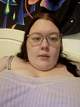 Sexycurvyemilyy live sex cam