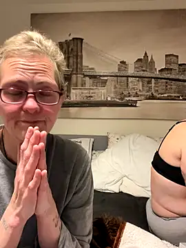 Curvy-Jinx live sex cam