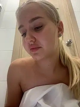 VanillaCakes live sex cam