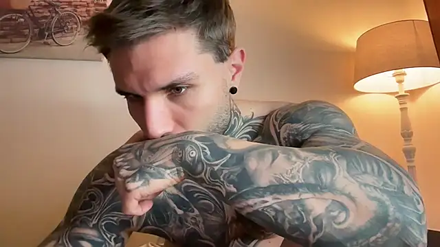 Larsskeet live sex cam