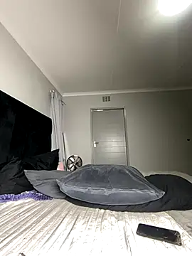 MissLola27 live sex cam