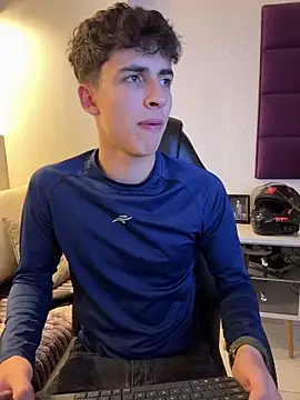 AdrianRinaldi live sex cam