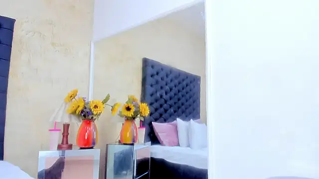 NahomiWhitel live sex cam