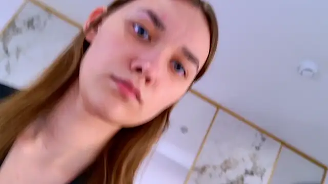 AmadaReine live sex cam