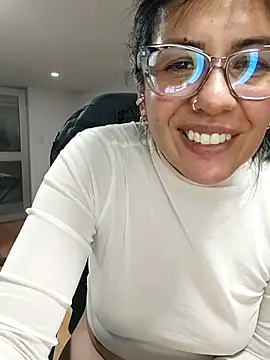 aisha_latina live sex cam