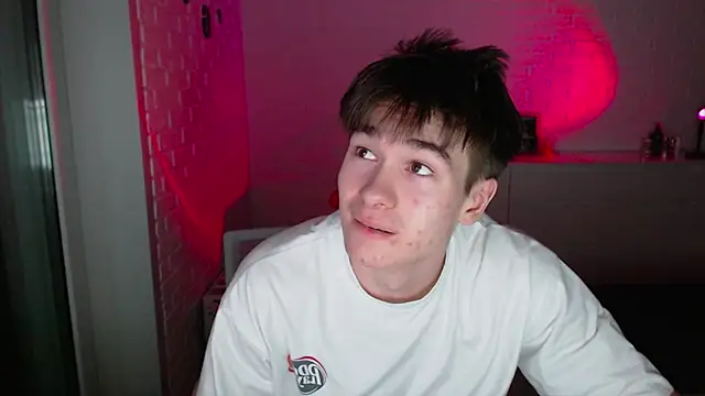 MarkusDean live sex cam