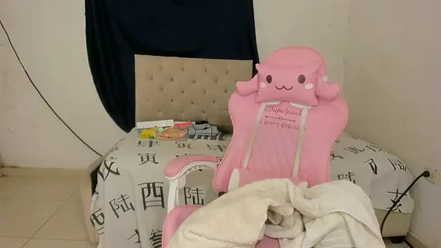 Miss_noah18 live sex cam