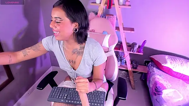 nyxmoonhells live sex cam