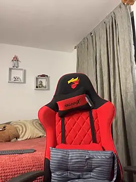 Ezzio_Scolaro live sex cam