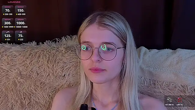 MonicaShiny live sex cam