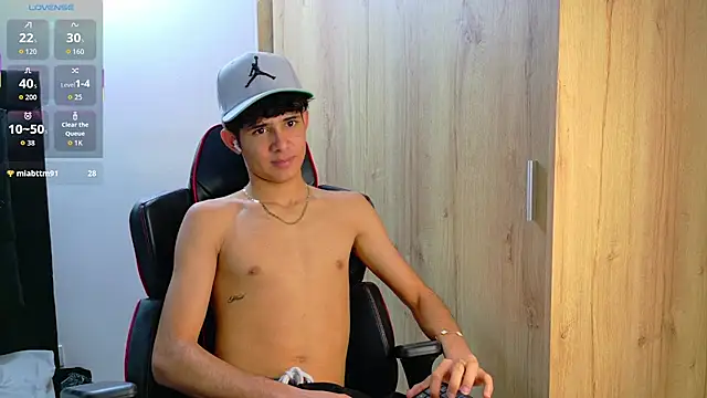 Noah-Garcia live sex cam