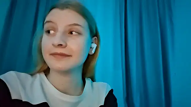 LynteriLain live sex cam