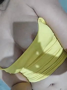 Yassmina11 live sex cam