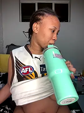 DrippinCaramelCutie live sex cam