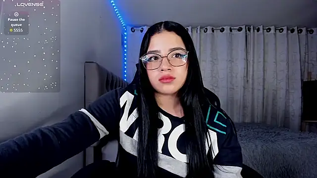 aliice_walker_'s Stripchat show and profile