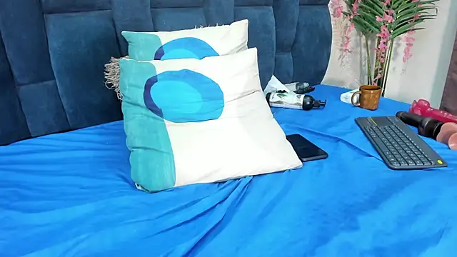 Melody_Megann live sex cam