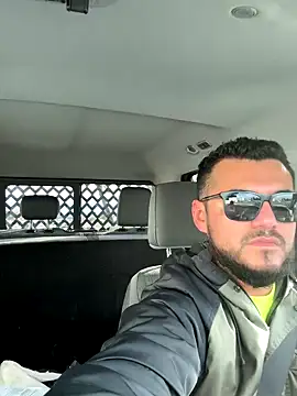 Ozzy420_ live sex cam