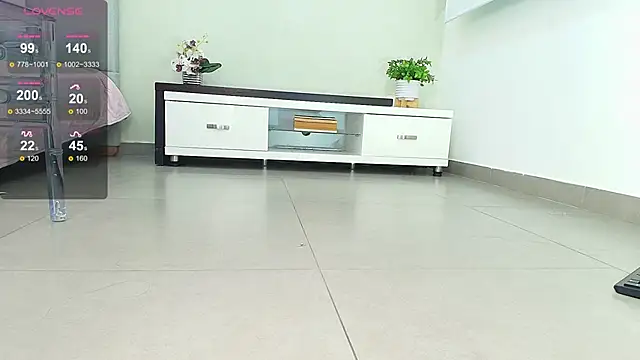 Sassy--Girl live sex cam