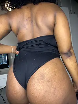 Bustygoddess32 live sex cam