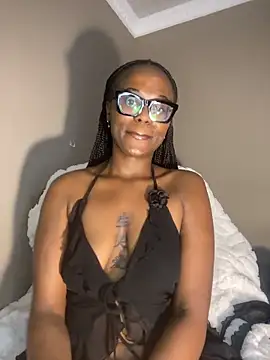 Moonzy77 live sex cam