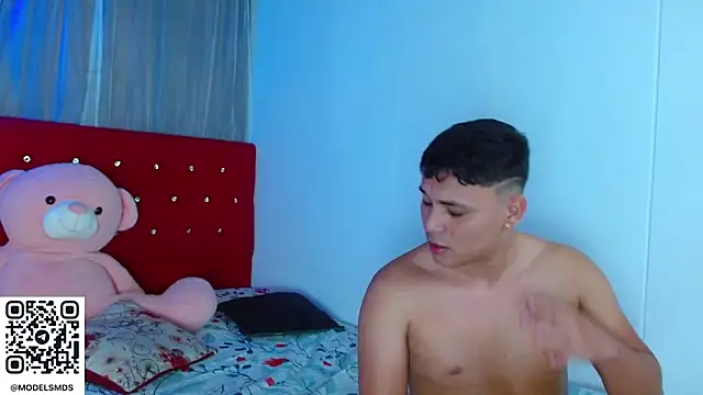 couple_lovelyds live sex cam