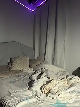 MrLeoLatino live sex cam