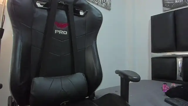 Shaira_OS live sex cam